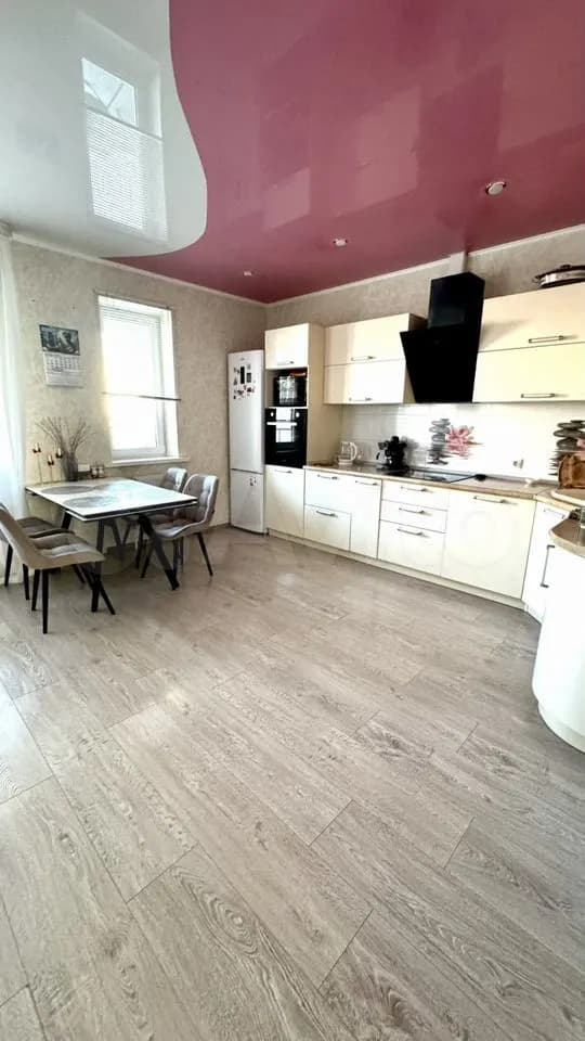 Продается 2-комн. квартира, 103.8 м²