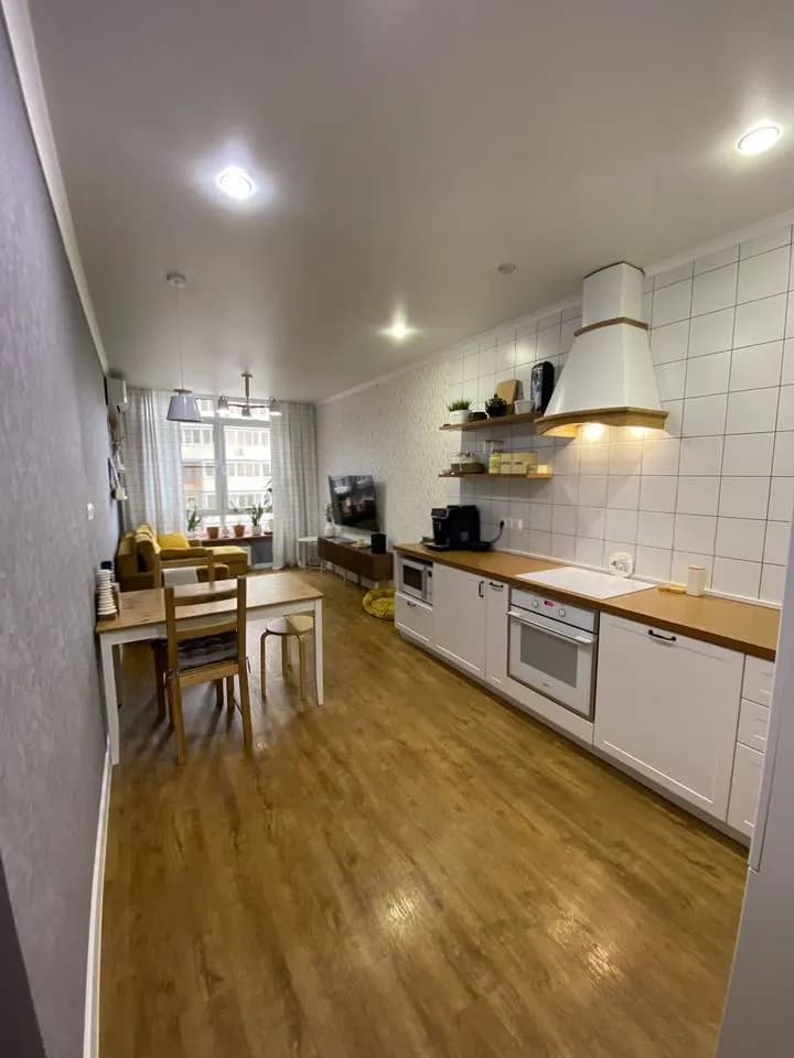 Продается 2-комн. квартира, 72 м²