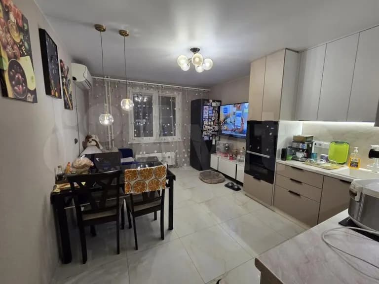 Продается 2-комн. квартира, 60.6 м²