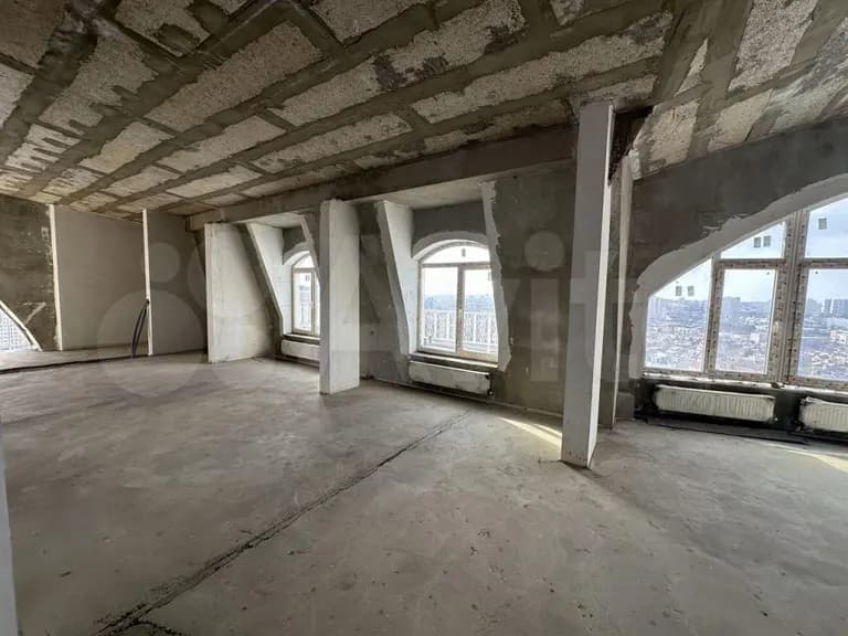 Продается 4-комн. квартира, 256.4 м²
