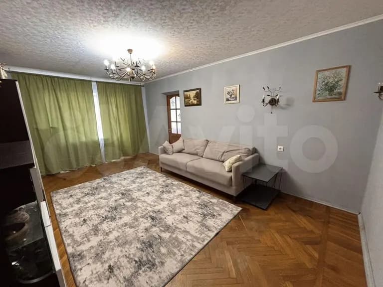 Продается 4-комн. квартира, 72 м²