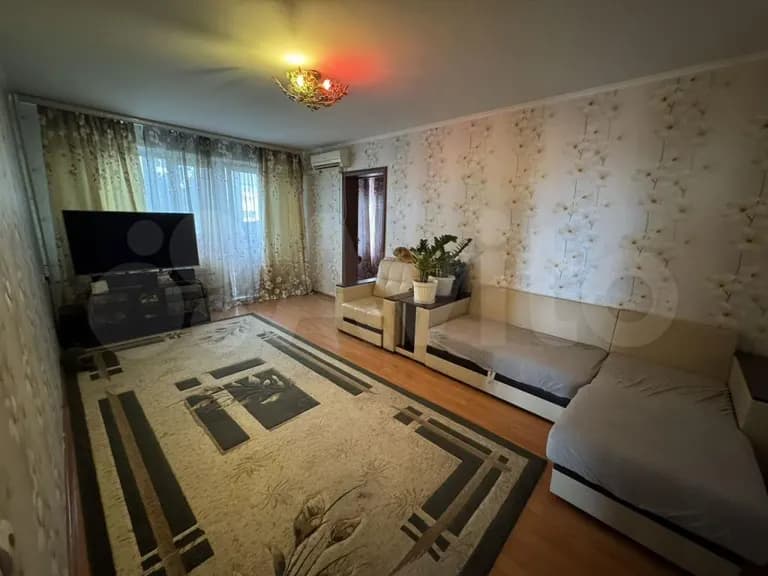 Продается 4-комн. квартира, 74.2 м²