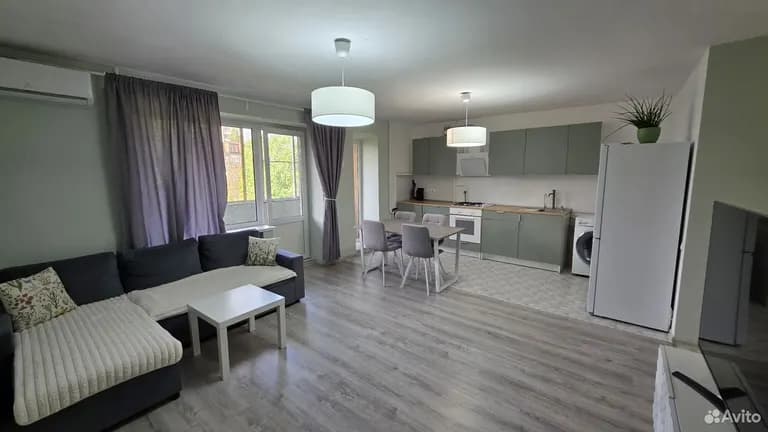Продается 4-комн. квартира, 75.9 м²