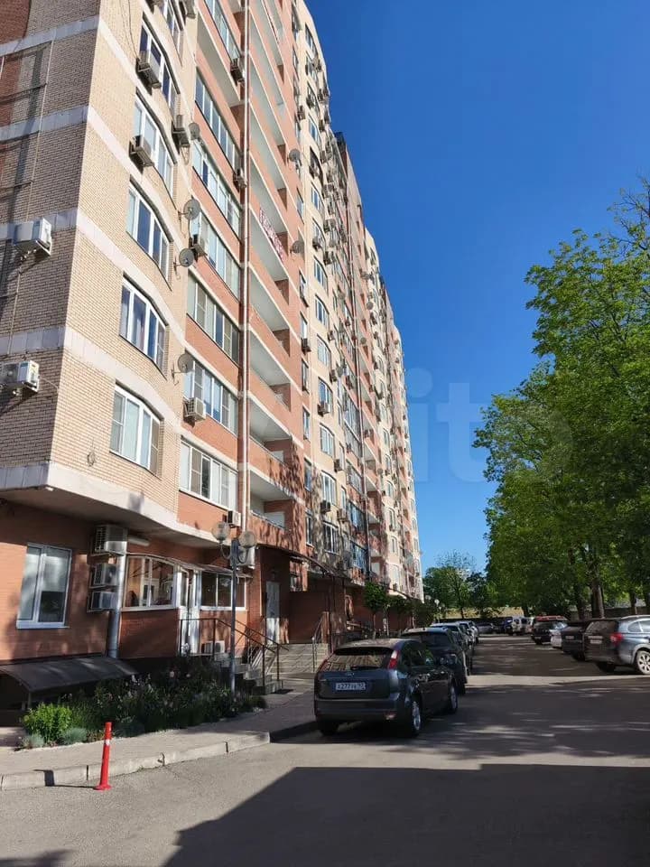 Продается 1-комн. квартира, 76.5 м²