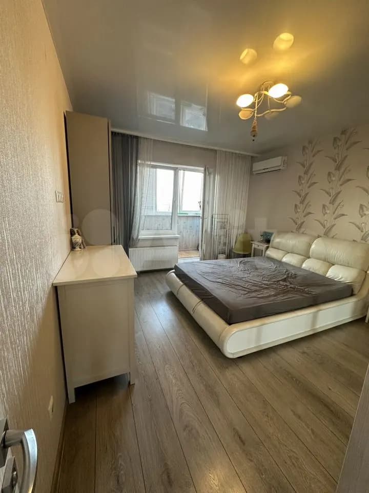 Продается 2-комн. квартира, 76.3 м²