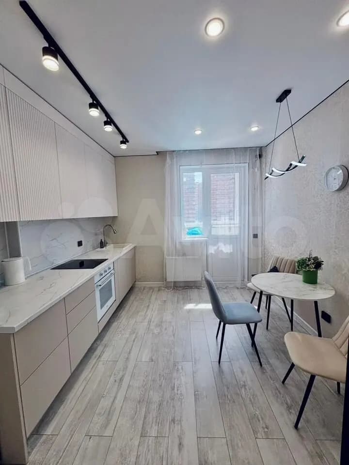 Продается 1-комн. квартира, 42 м² — фото 2