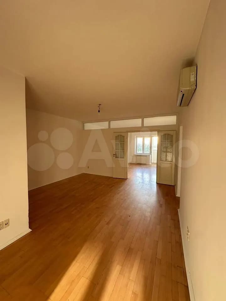 Продается 3-комн. квартира, 101.6 м²