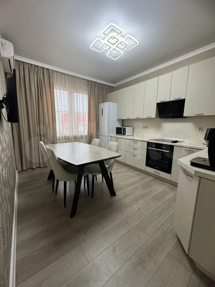Продается 2-комн. квартира, 57.3 м²