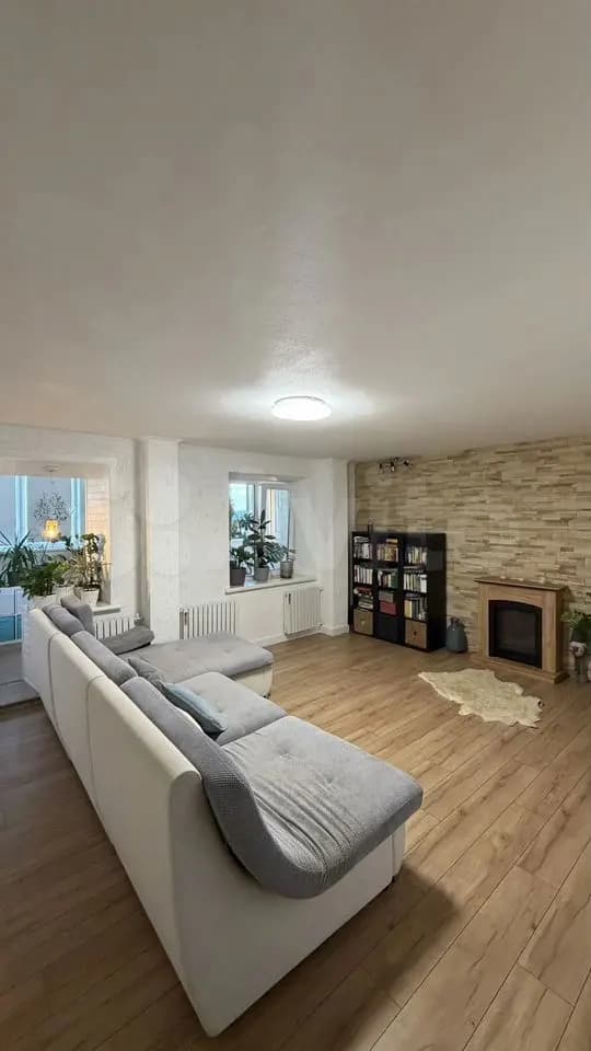 Продается 2-комн. квартира, 65.8 м²
