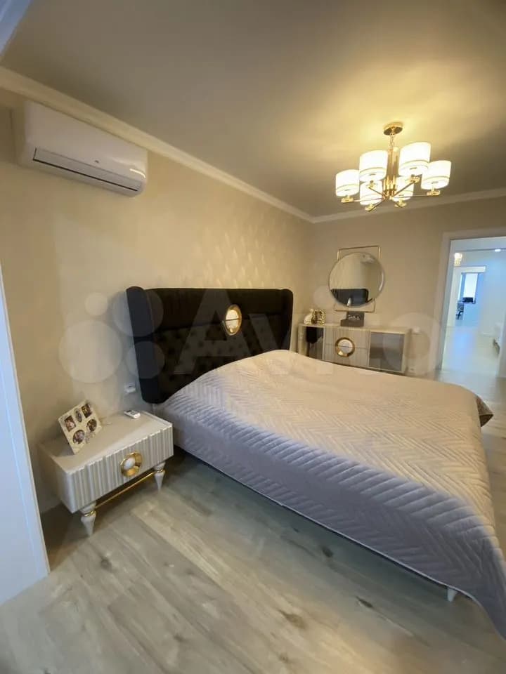 Продается 4-комн. квартира, 140 м²