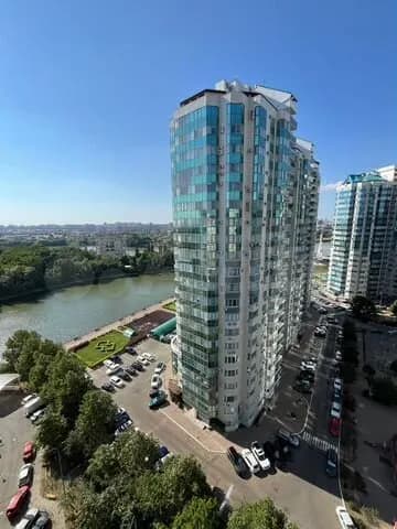 Продается 1-комн. квартира, 82 м²