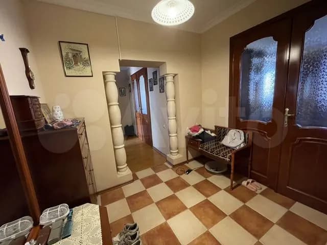 Продается 4-комн. квартира, 98.8 м²