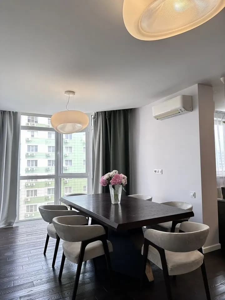Продается 3-комн. квартира, 102 м²